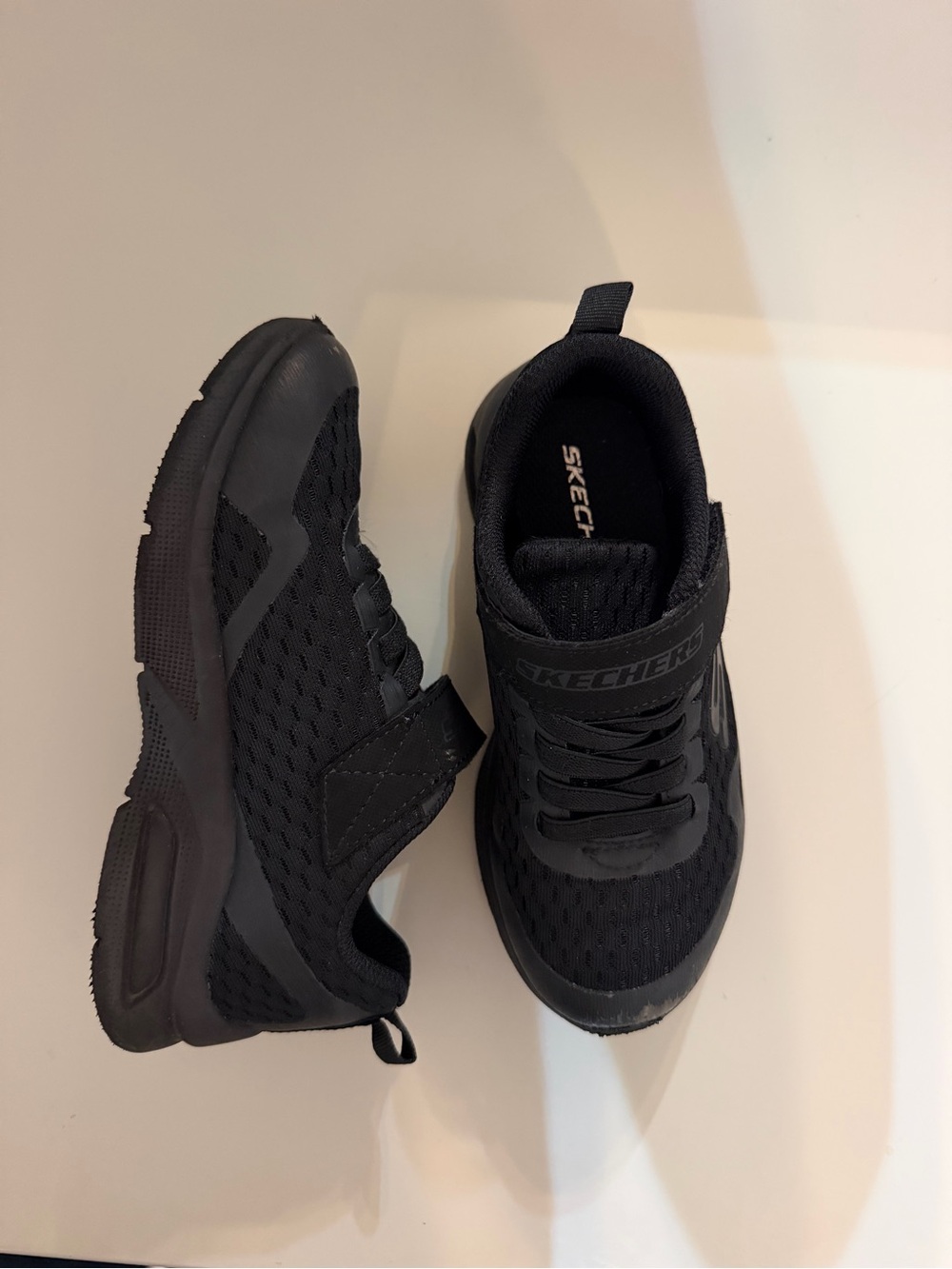 Skechers Boys Kids All-Black Lightweight Athletic Sneakers